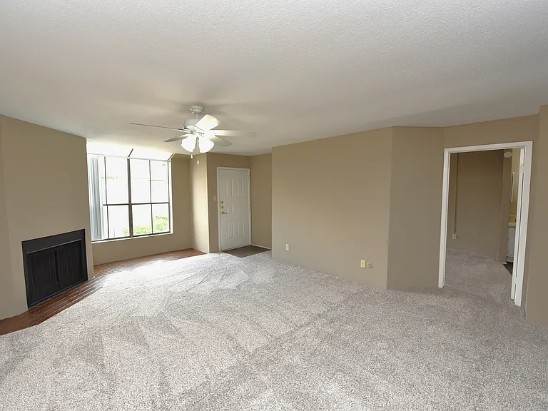 Wilshire Park Apartments — Photo 13