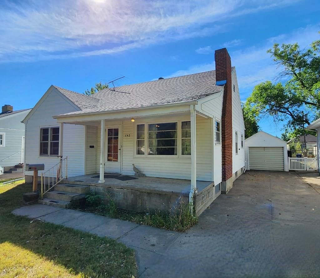 642 E Wisconsin St, Russell, KS 67665 Zillow