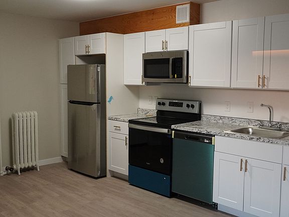 2nd image of 90 Park St #8