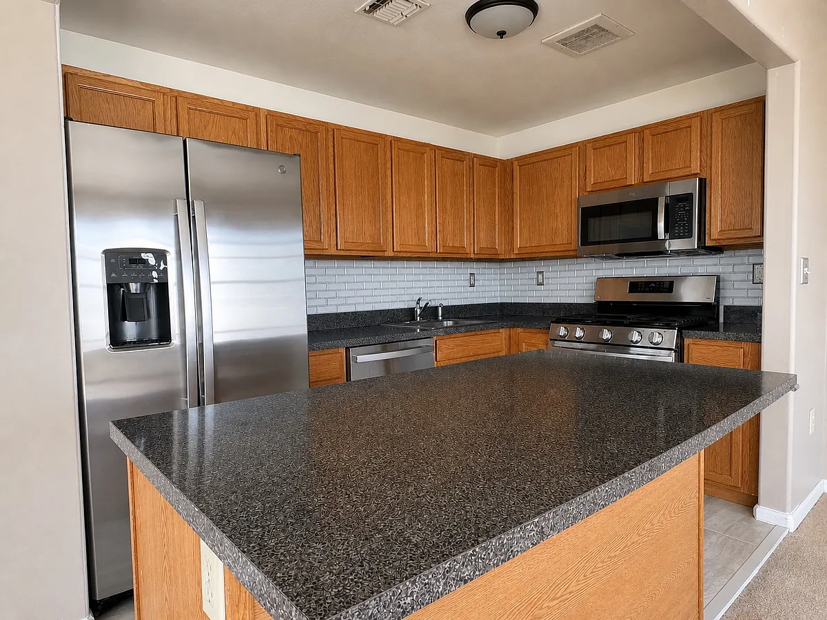 Building Photo - 160 Commodore Cir E #2