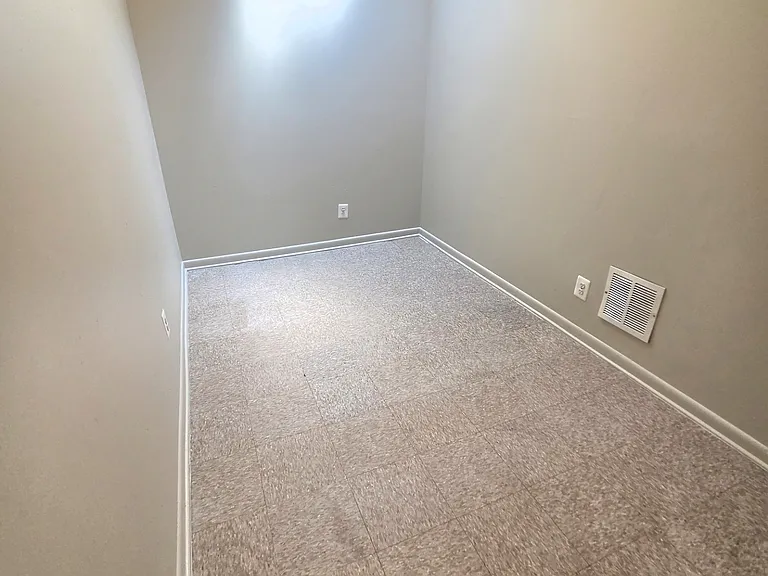 1310 N Montford Ave — Photo 6