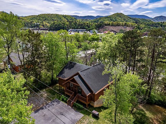 5th image of 3922 Valley View Dr