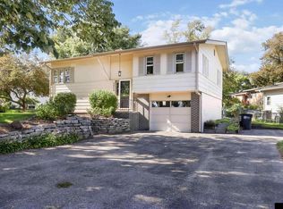 3854 Parkview Dr, Omaha, NE 68134