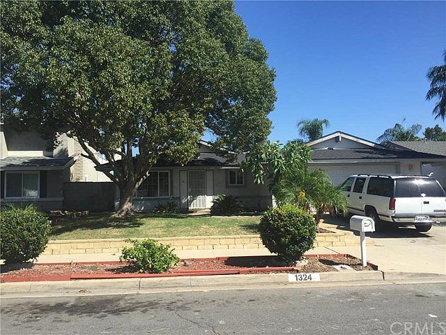 2nd image of 1324 N Balboa Ave