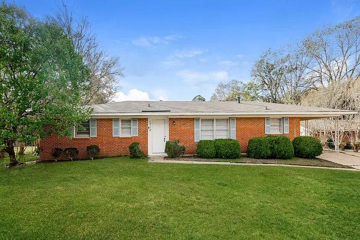 1712 Longmeadow Dr — Photo 1