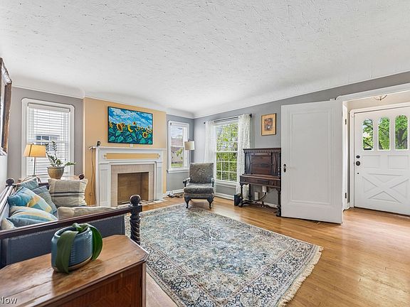 5th image of 15034 Rosemary Ave