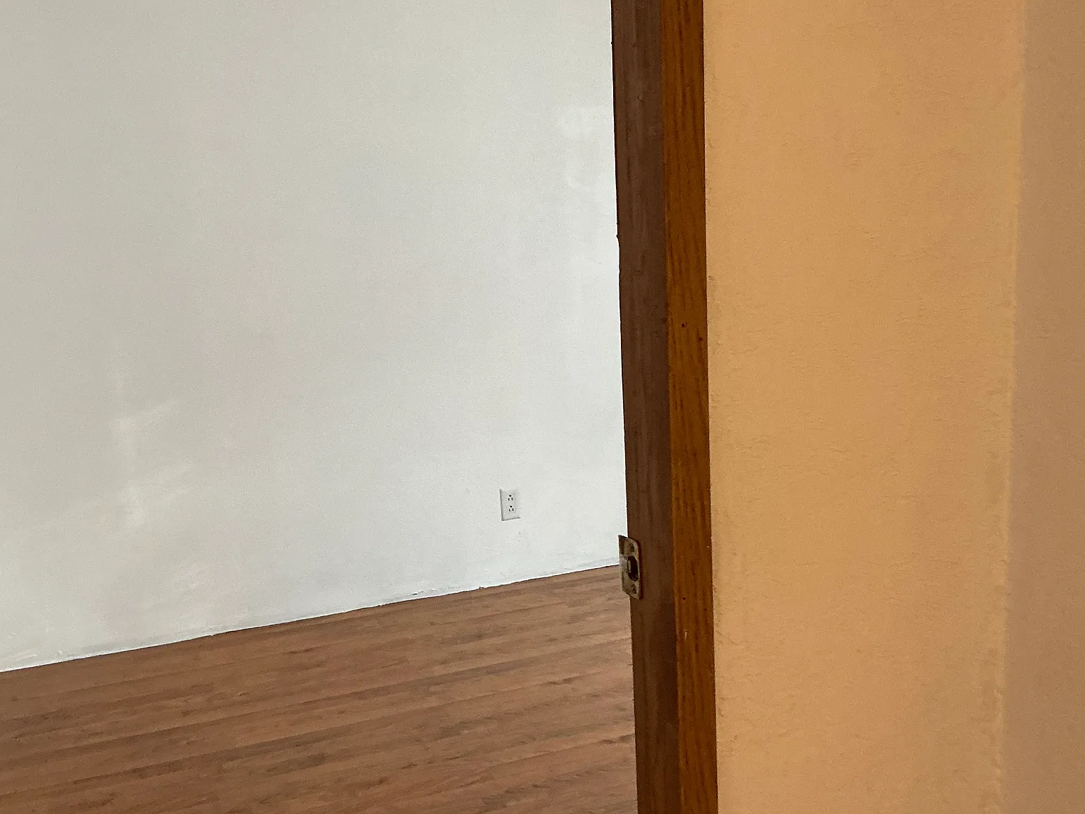 3 bed, 1300 sqft, $2,200 — Photo 3
