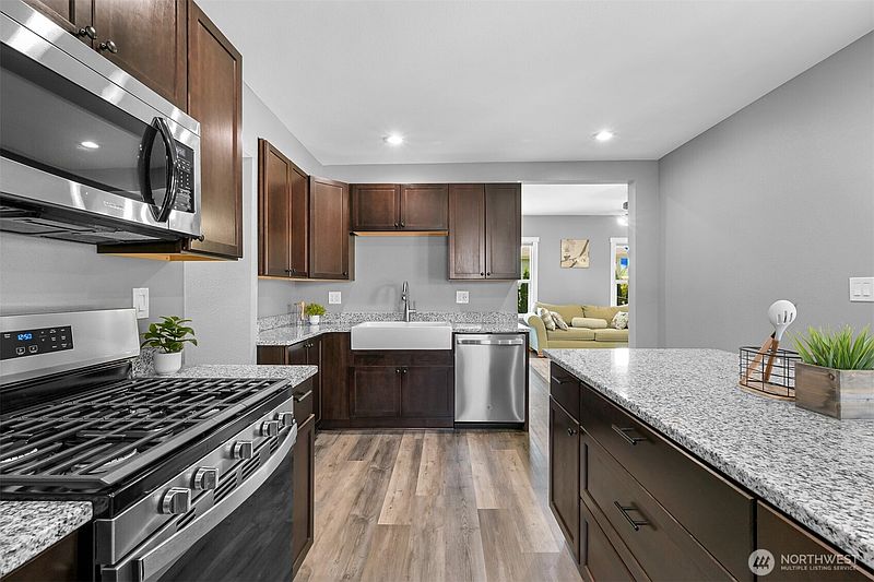 5th image of 230 Vancouver Street