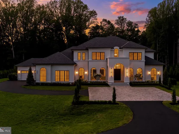 792 Falls Farm Ct, Great Falls, VA 22066