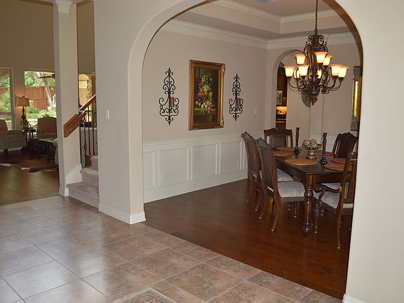 foyer/formal dining room