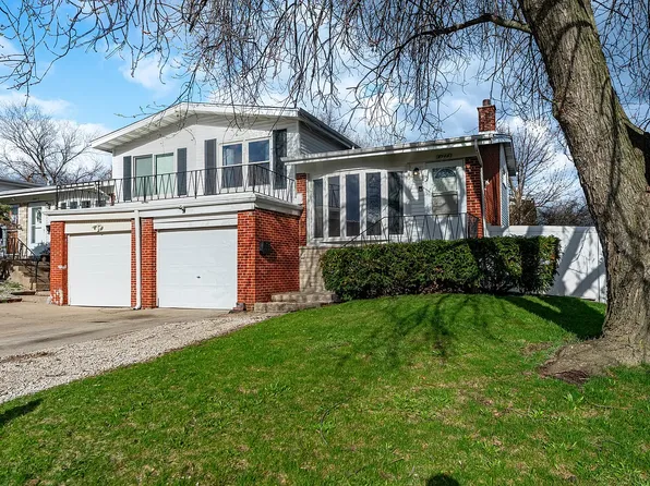 8945 Robin Dr, Des Plaines, IL 60016