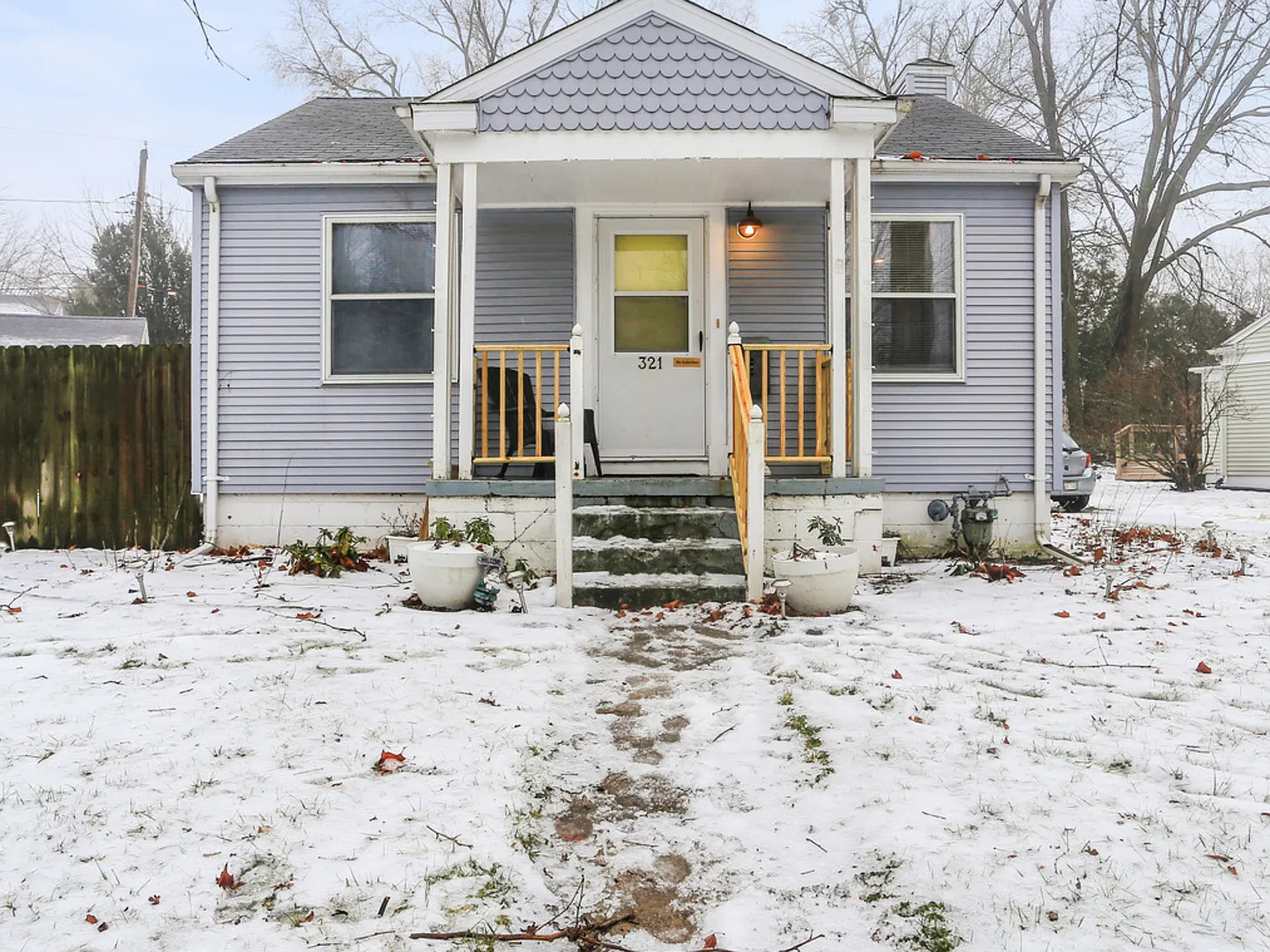 321 Royal Ct photo 1