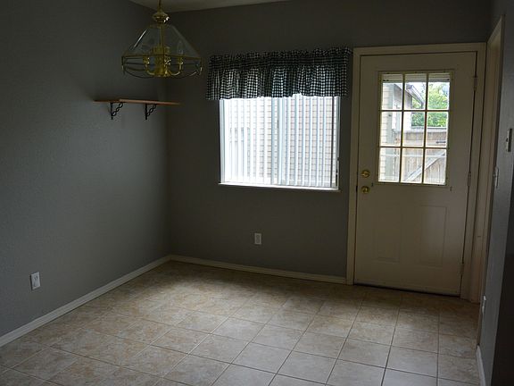 4th image of 1316 Bridgecourt Way