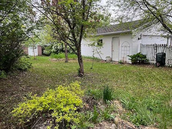 4th image of 314 SE 8th St