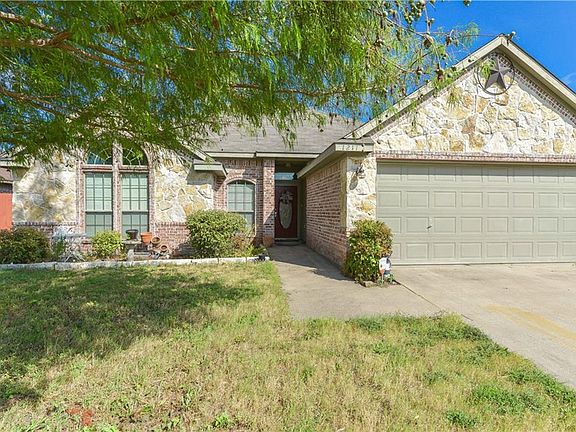 3rd image of 1211 Shelby Dr