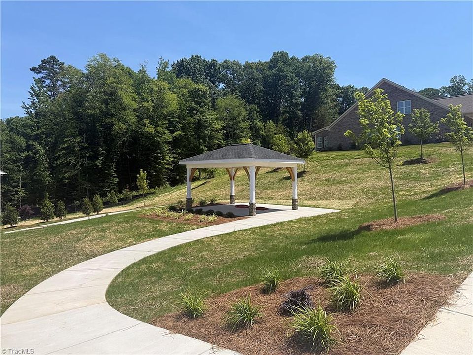 2nd image of 2798 Monarch Way