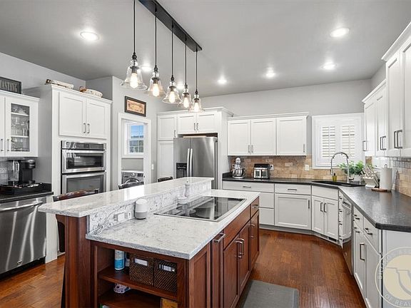 5th image of 381 Cherry Hills Rd