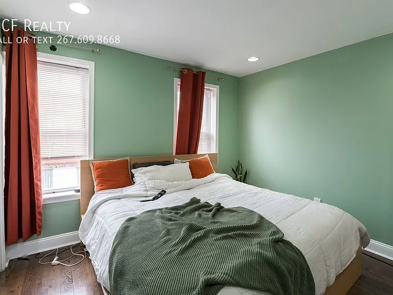 2033 Sigel St — Photo 12