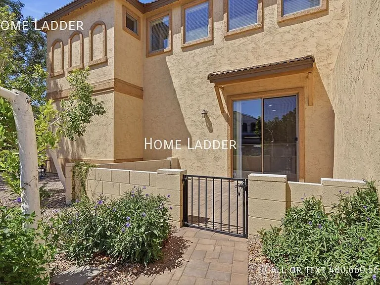 4172 E Santa Fe Ln — Photo 4