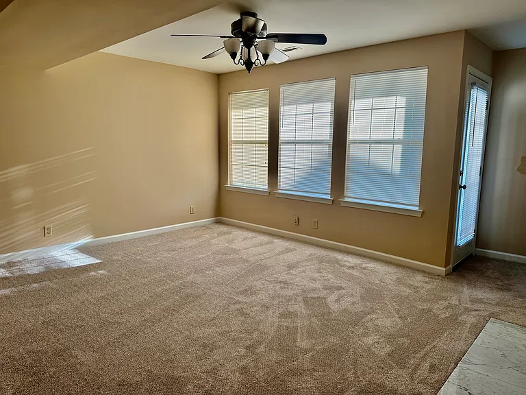 146 N Timber Dr — Photo 7