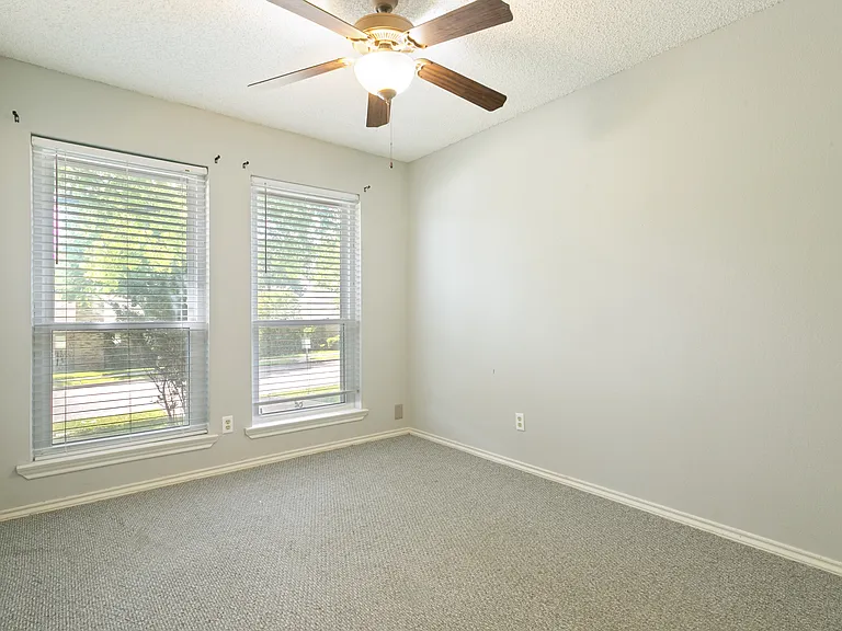 307 Aspenway Dr — Photo 6