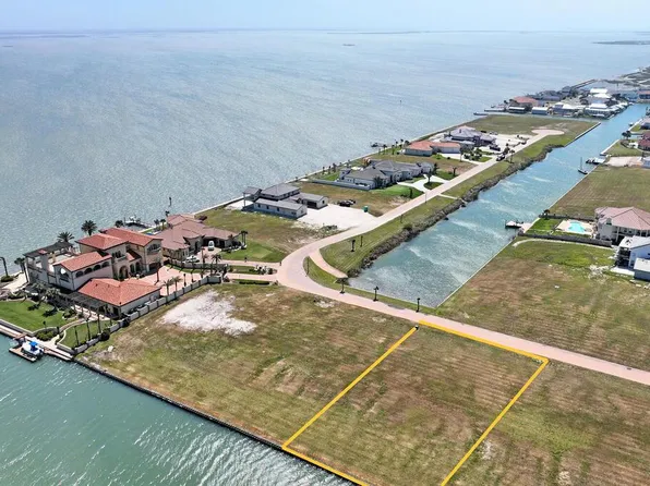 35 La Buena Vida Dr, Aransas Pass, TX 78336