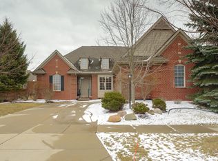 41520 Thoreau Rdg, Novi, MI 48377