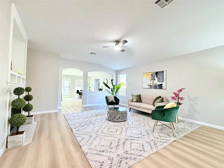 2417 Hallie Ln — Photo 6