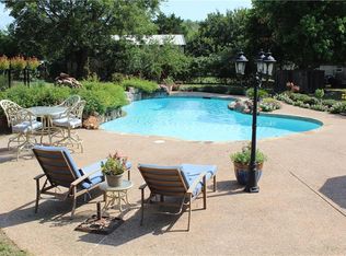 215 Stella St, Burleson, TX 76028