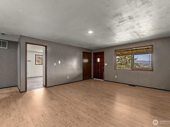 3rd image of 1531 Millerdale Avenue