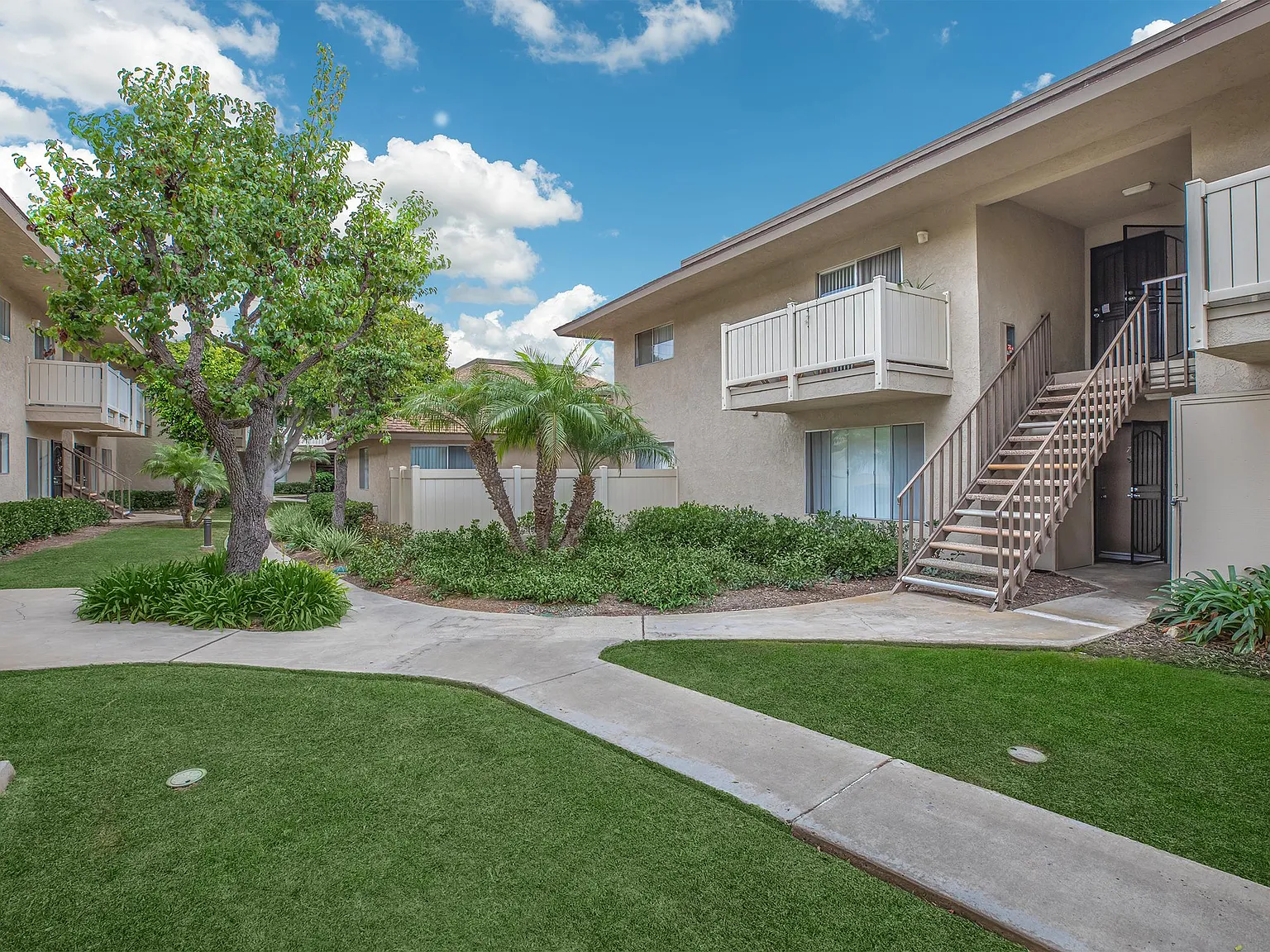 The Monrovia Apartment Homes — Photo 4