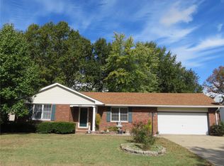 821 Wildwood Dr, Bethalto, IL 62010