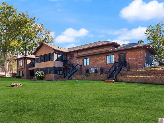 2nd image of 7 Pleasant View Ln