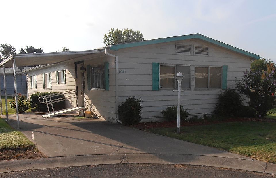1st image of 1044 SE Raven Ln