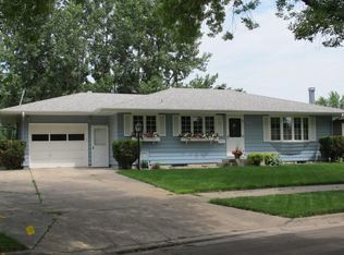 810 25th Ave S, Grand Forks, ND 58201