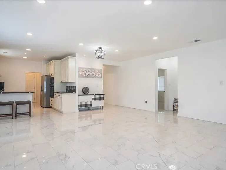 10692 Frances Ave — Photo 16