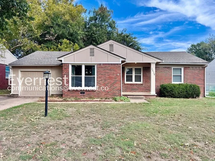 3 bed, 2.0 bath, 1189 sqft, $1,745 — Photo 2