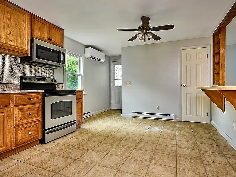 85 Longmeadow Dr — Photo 2