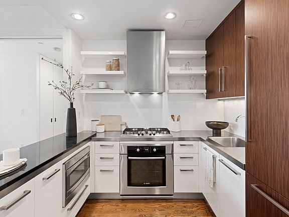 3rd image of 133 W 22nd St APT 9H