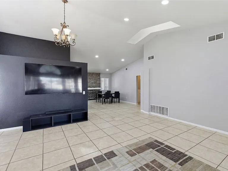 16488 Mountain St — Photo 5