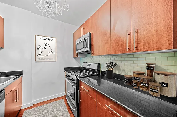 Rented by Aura NYC LLC | media 3