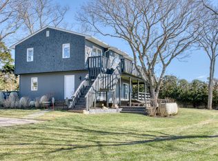 2 Victoria Rd, Hampton Bays, NY 11946