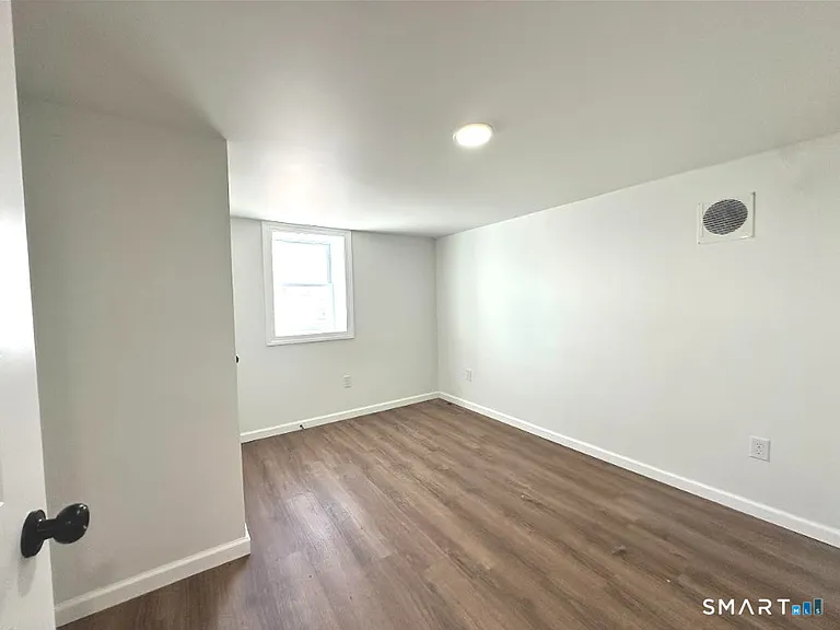32 Quarry St — Photo 11