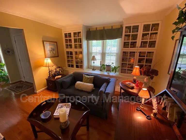 4724 Coach Hill Dr — Photo 10