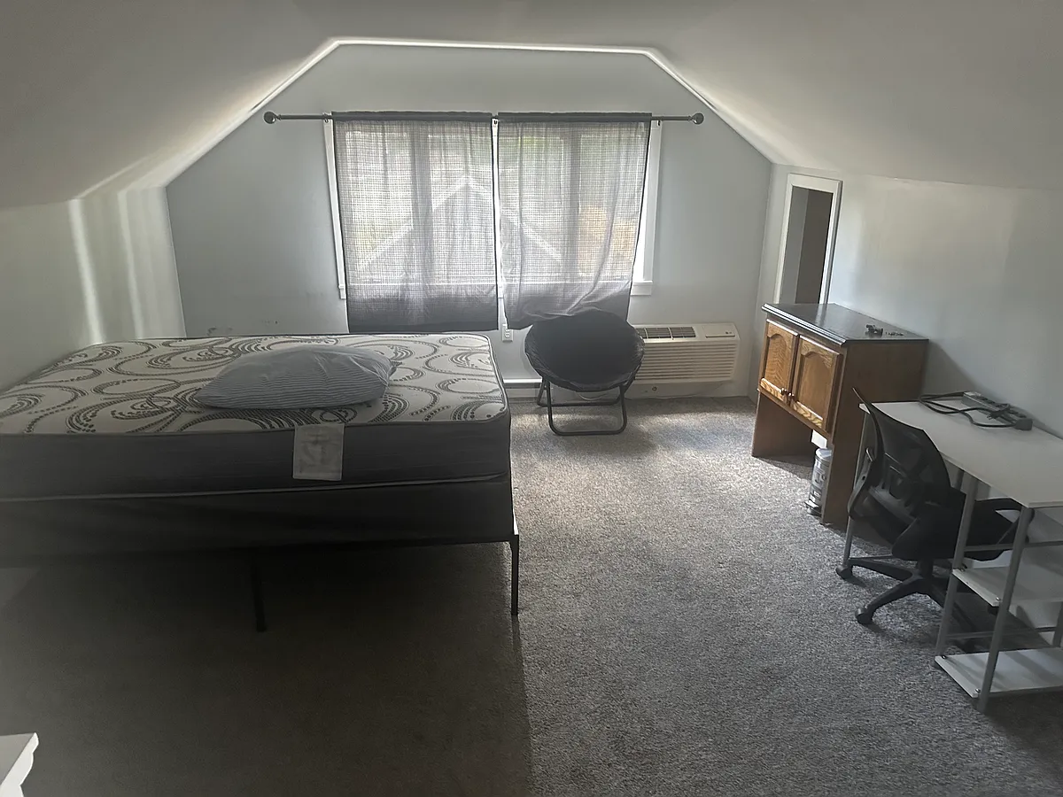 Building Photo - 135 Groton Ave #2