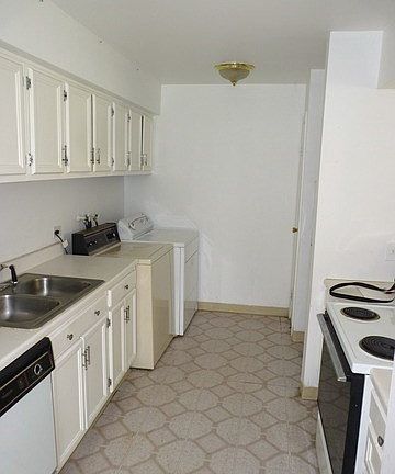 2nd image of 1387 S Glen Cir APT B
