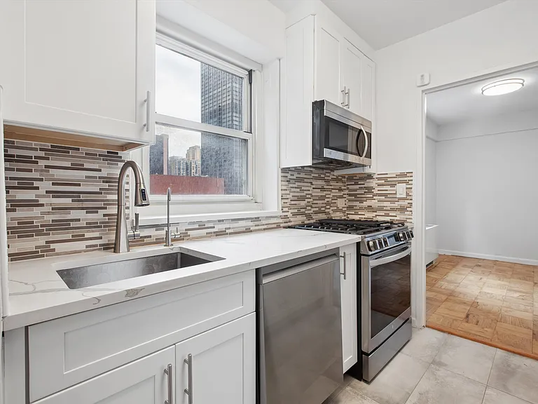 159 W 53rd St #19E — Photo 8