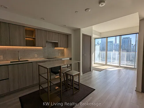 17 Bathurst St Photo 1