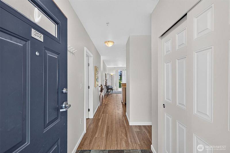 3rd image of 1220 E Columbia Street #202