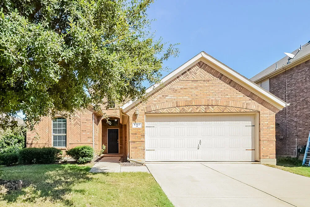 3 bed, 2.0 bath, 1658 sqft, $1,985 — Photo 1